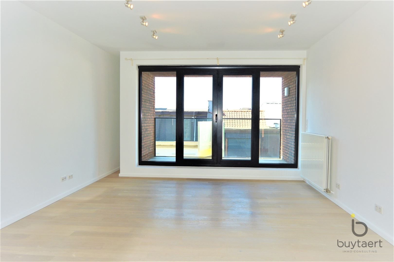MODERN APPARTEMENT MET 2 SLPKS EN RUIM TERRAS NABIJ HET "ZUID" foto 4