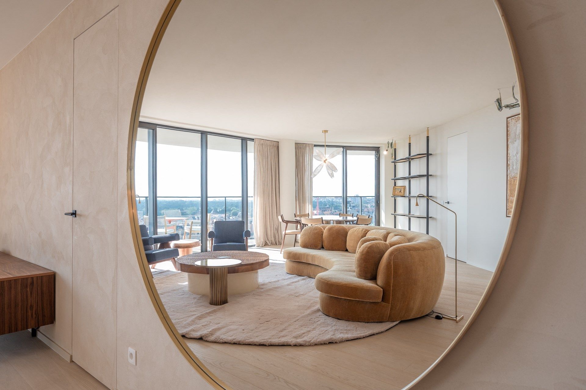 Luxueus appartement met zeer ruim terras gelegen in de exclusieve residentie The Tower. foto 6