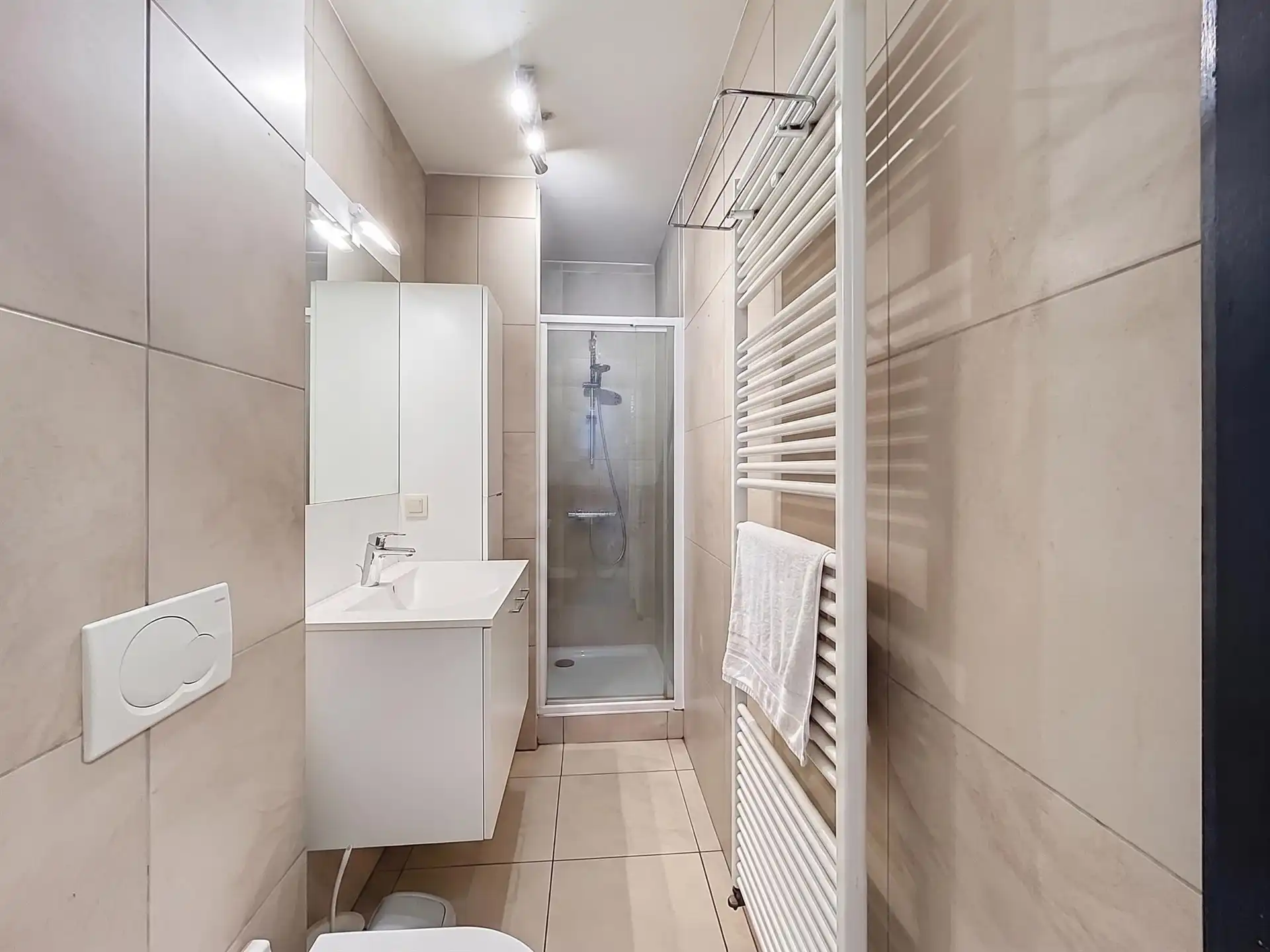 instapklaar 2 slaapkamer appartement met berging  op toplocatie foto 6