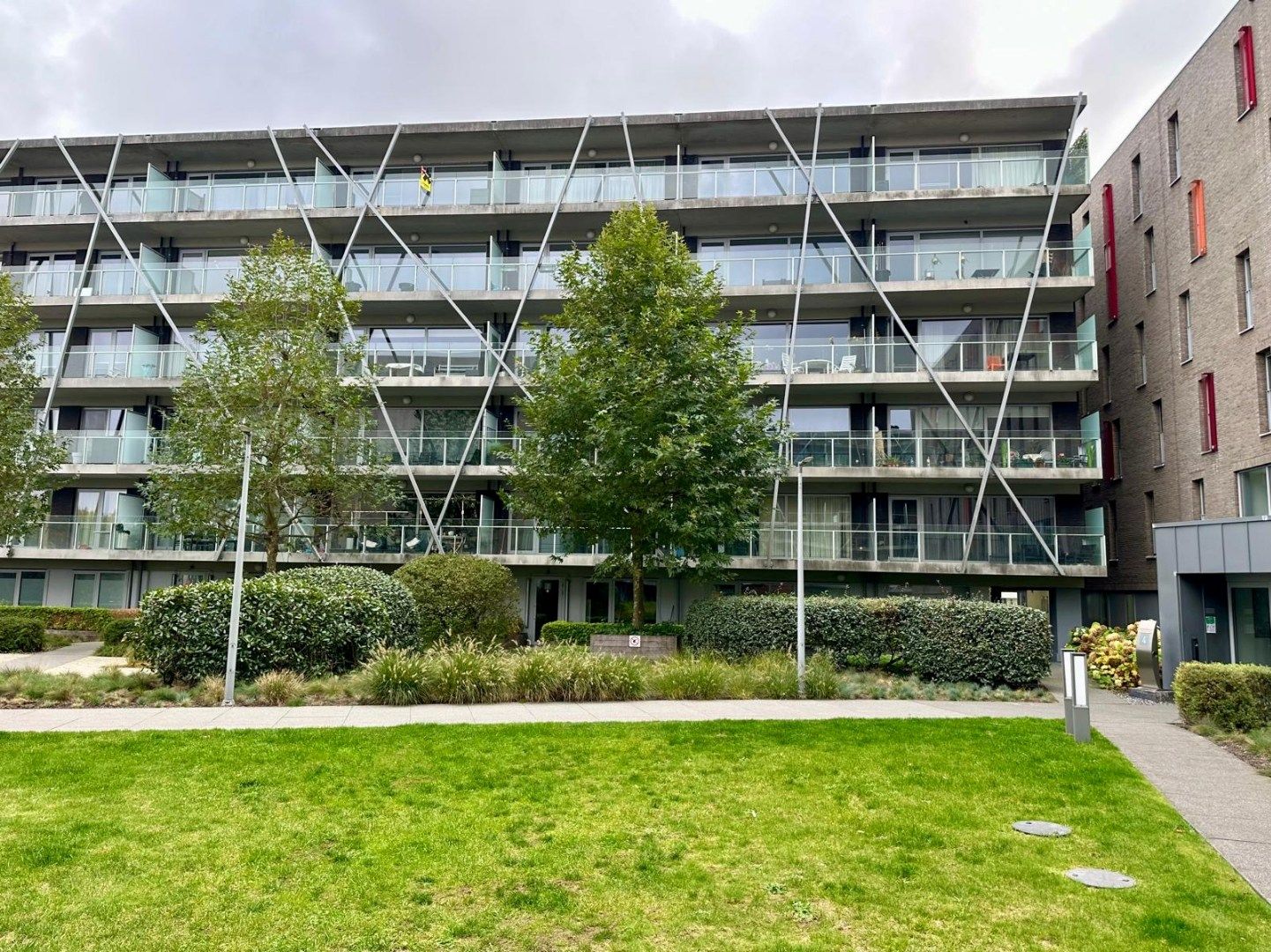 Rustig gelegen appartement vlakbij station Brugge, omringd door groen foto 13