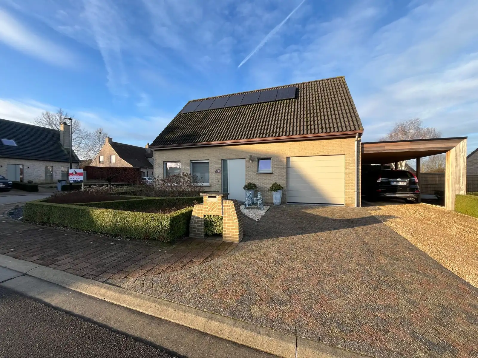 Instapklare alleenstaande woning in rustige wijk nabij centrum Waregem  te koop foto {{pictureIndex}}