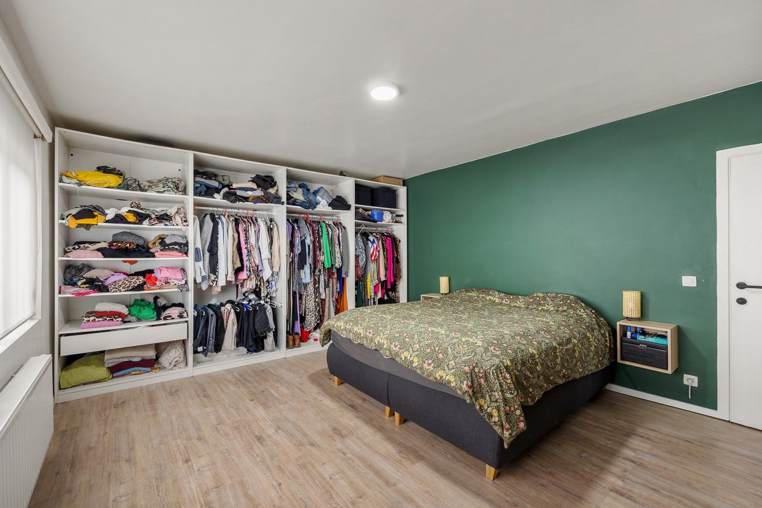 Instapklare, volledig gerenoveerde woning met hoge plafonds en zonnige tuin (±100m²) in hartje Hemiksem foto 11