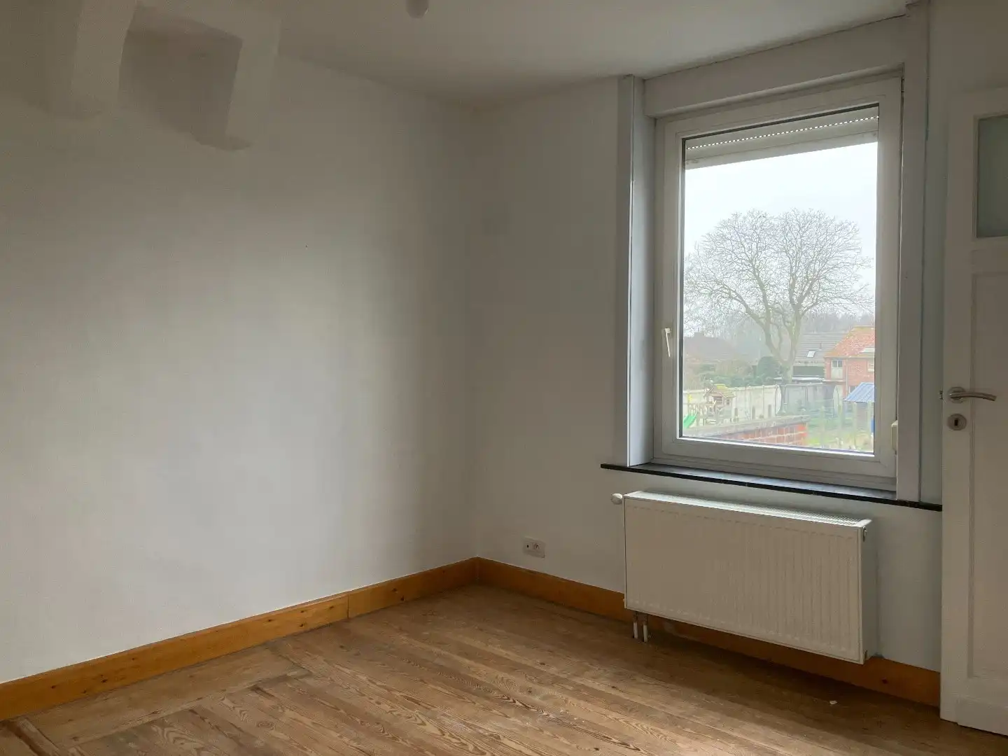Rijwoning met 2 slaapkamers en achterliggende garage! foto 8