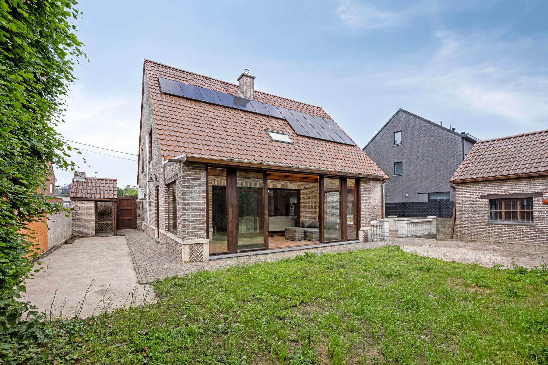Ruime gezinswoning met 5 slaapkamers, tuin en garage foto 18