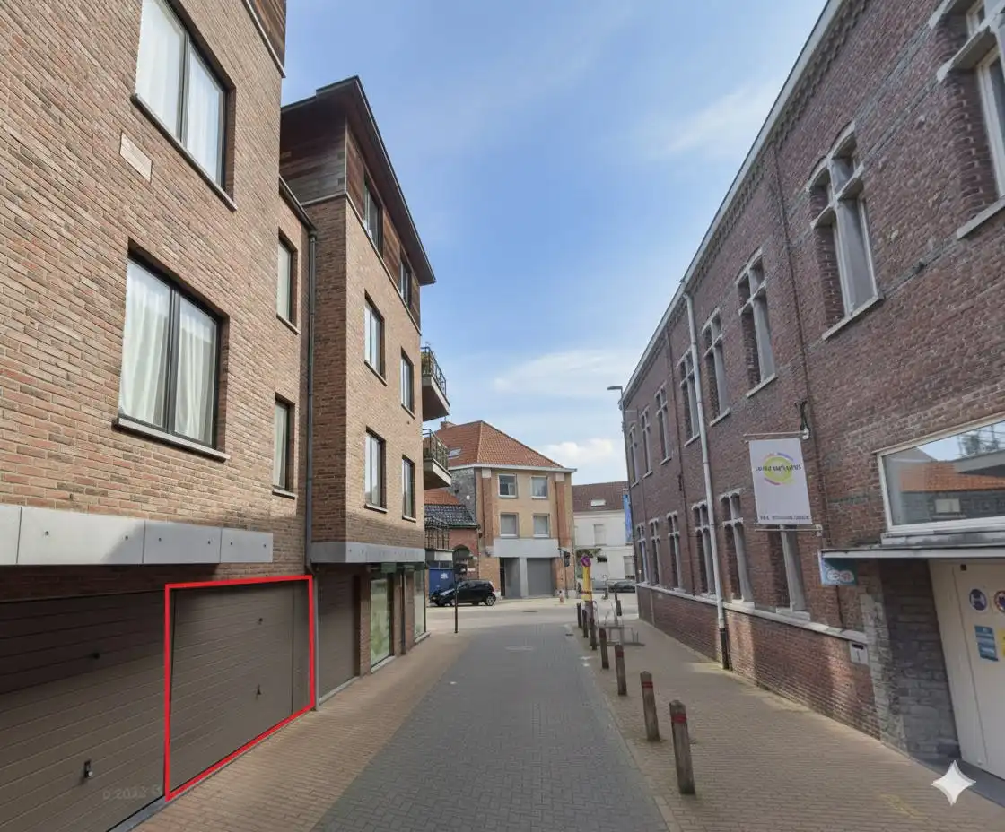 Garagebox te koop in hartje Rumbeke foto 2