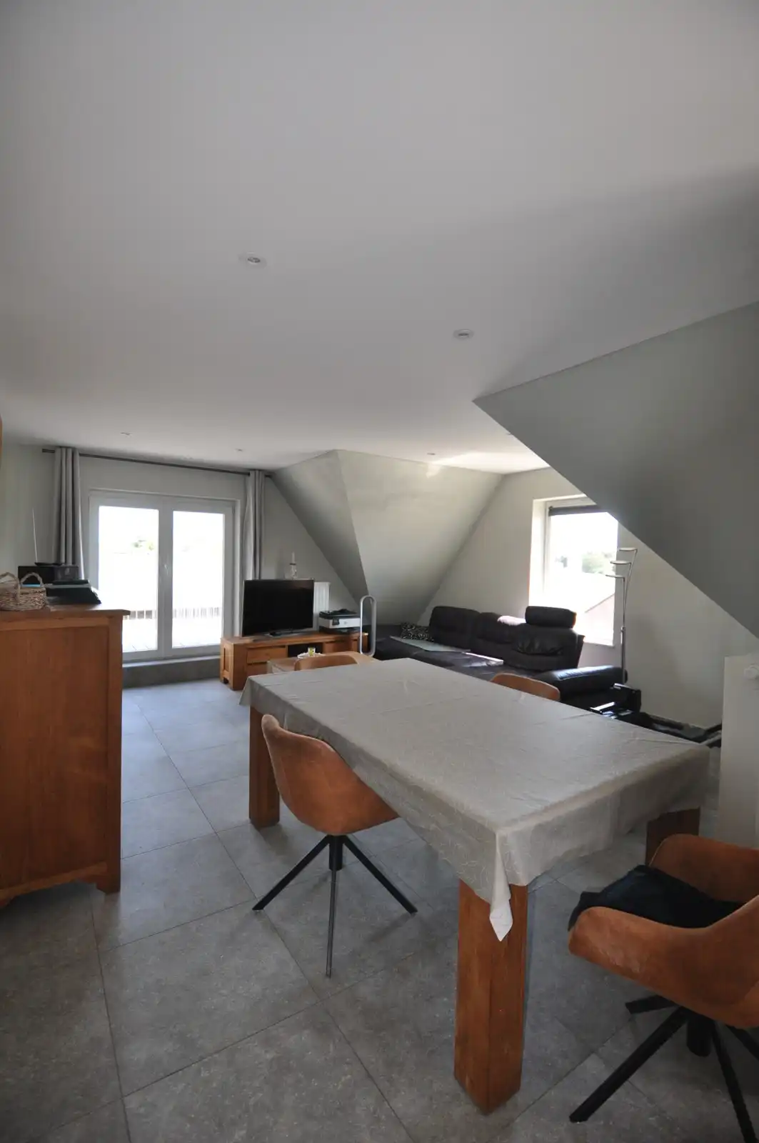 Stijlvol appartement met private autostaanplaats foto 7