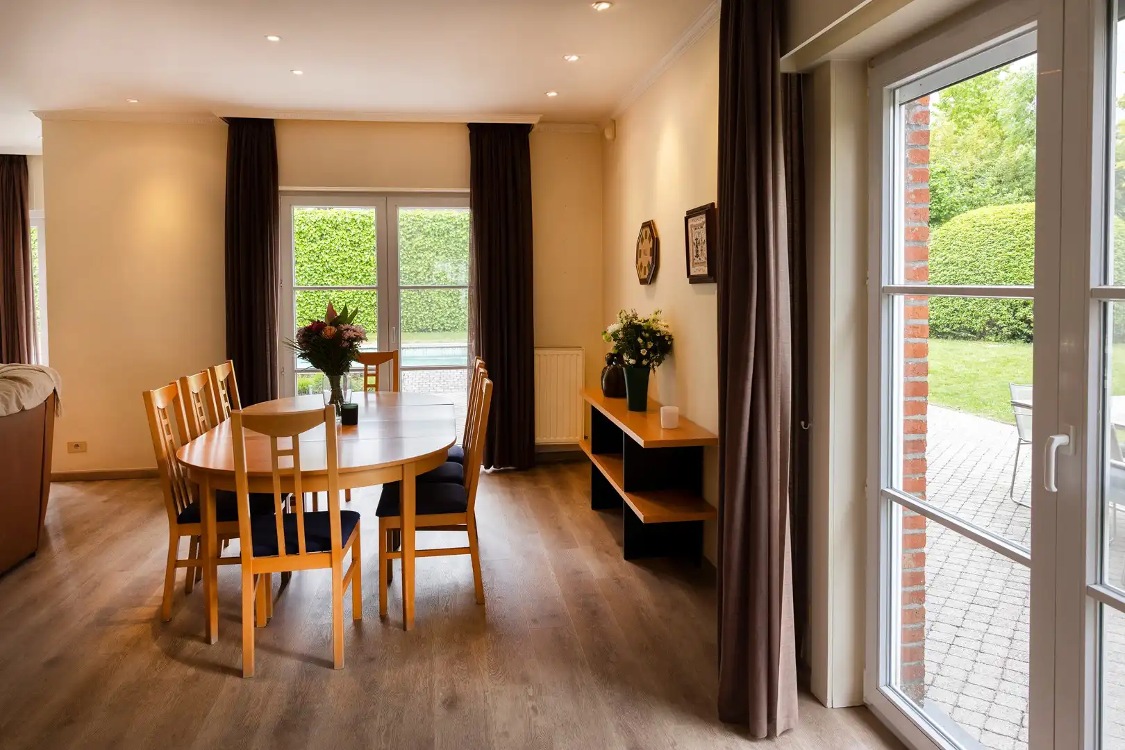 Zonovergoten wonen op 1.297 m² in villa met 6 slaapkamer. foto 6