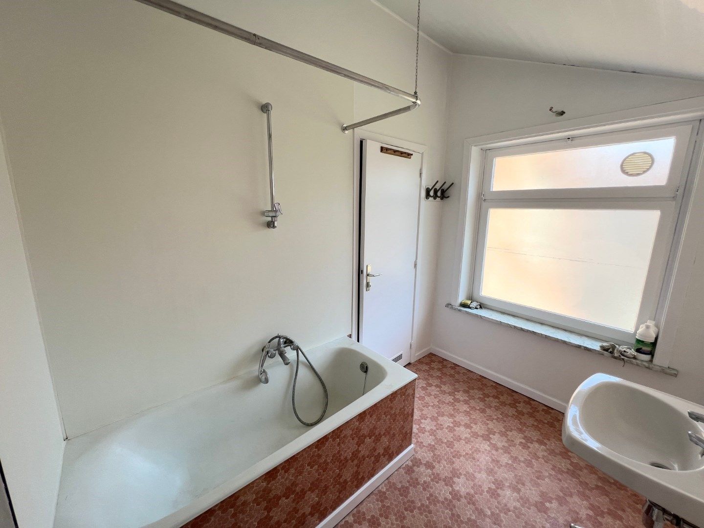 GEZELLIG APPARTEMENT MET 1 SLAAPKAMER NABIJ STATION IEPER foto 8