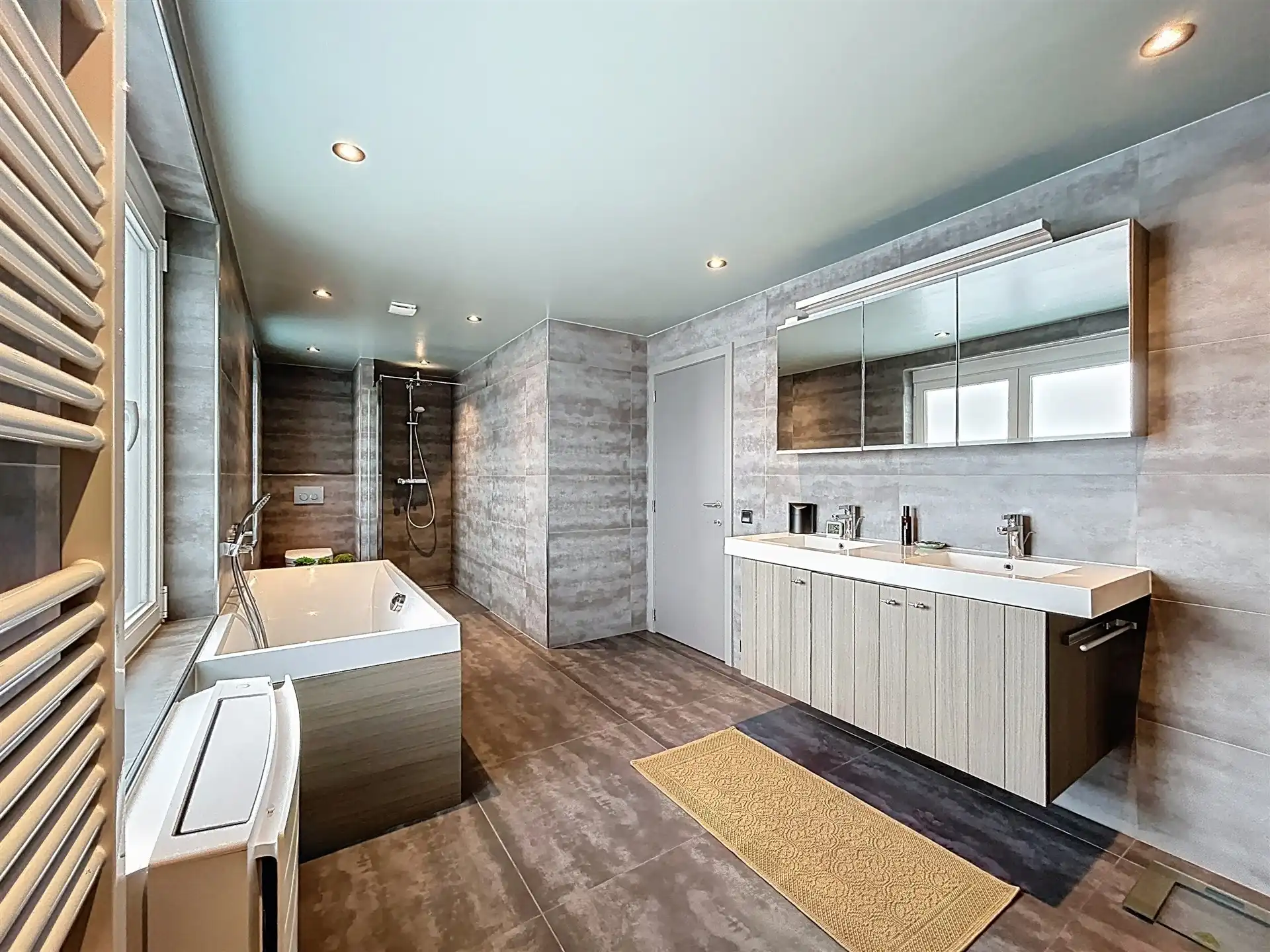 Ruime Gezinswoning met 4 Slaapkamers in De Klinge foto 11