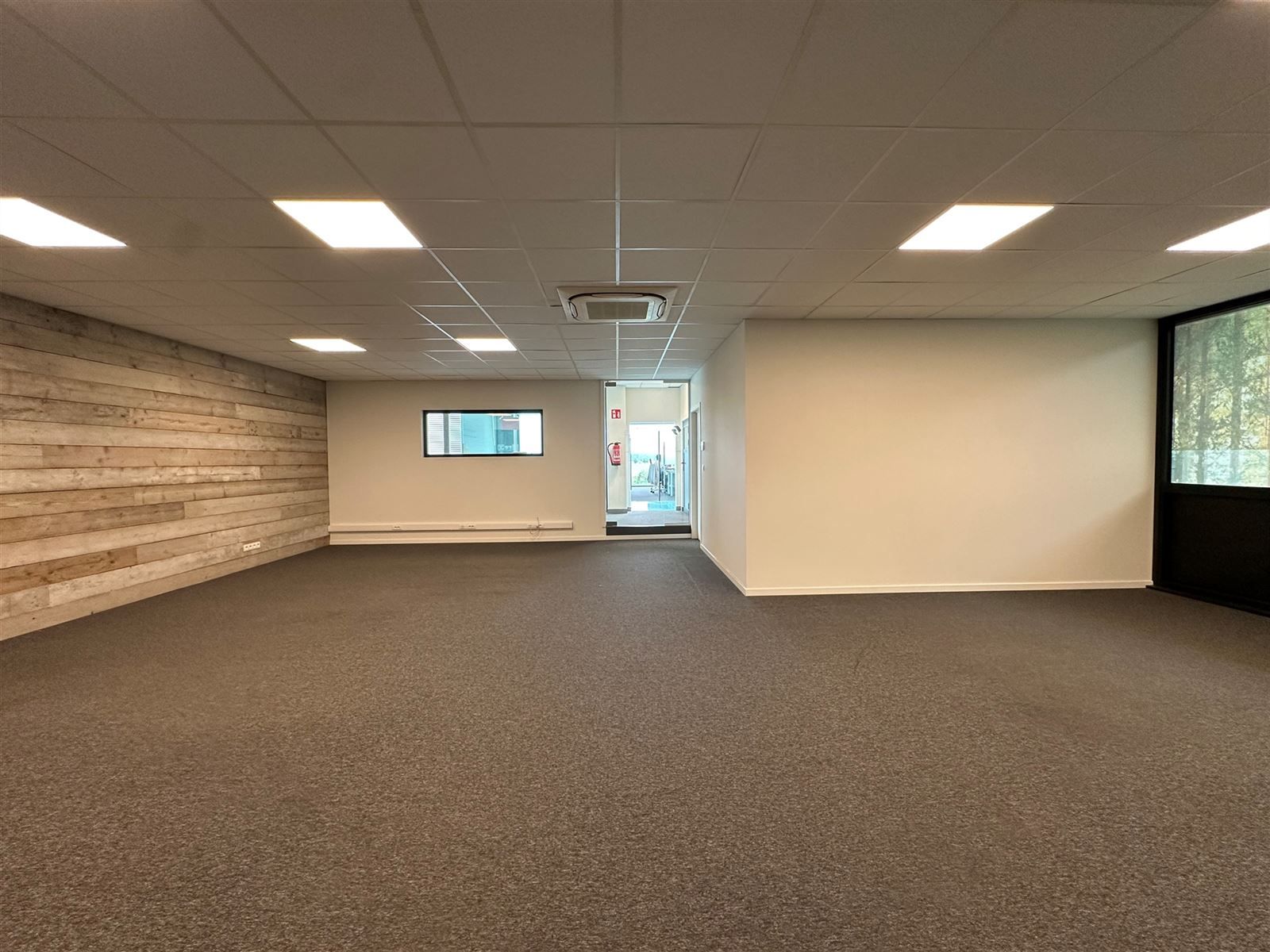 Kantoor/handelspand op toplocatie te Ninove! foto 5