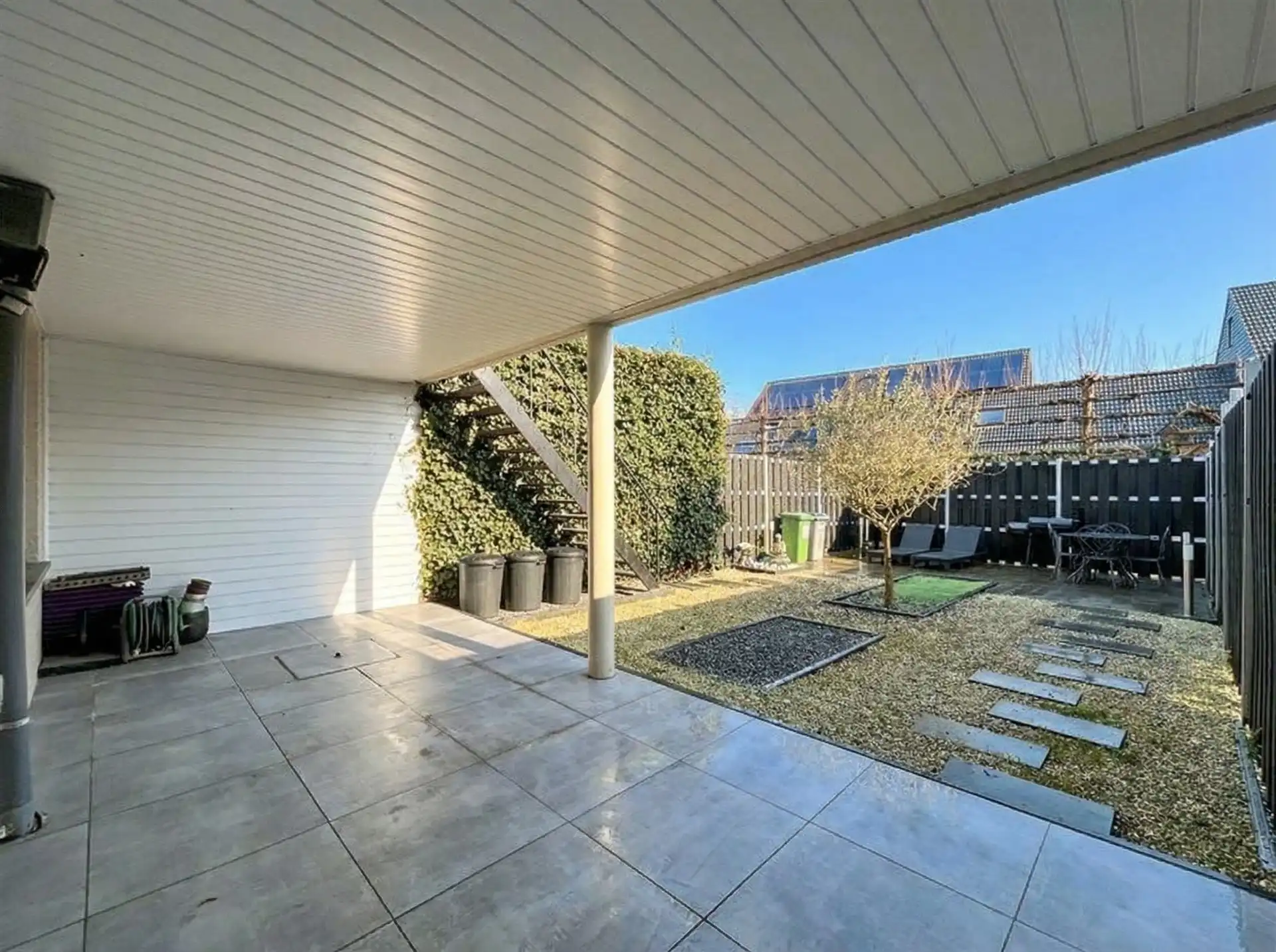 Moderne gezinswoning met 3 ruime slaapkamers en inpandige garage! foto 16