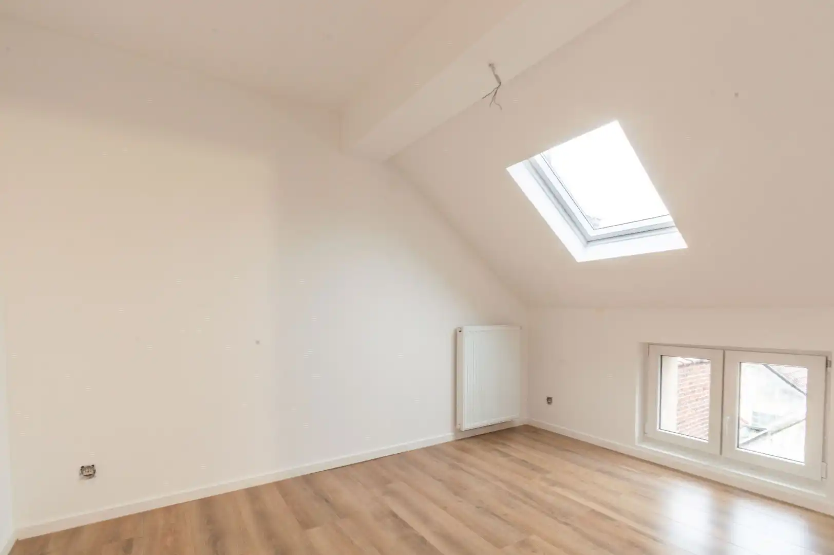 ZEER RUIME, VOLLEDIG GERENOVEERDE WONING (EPC: B) ! foto 8