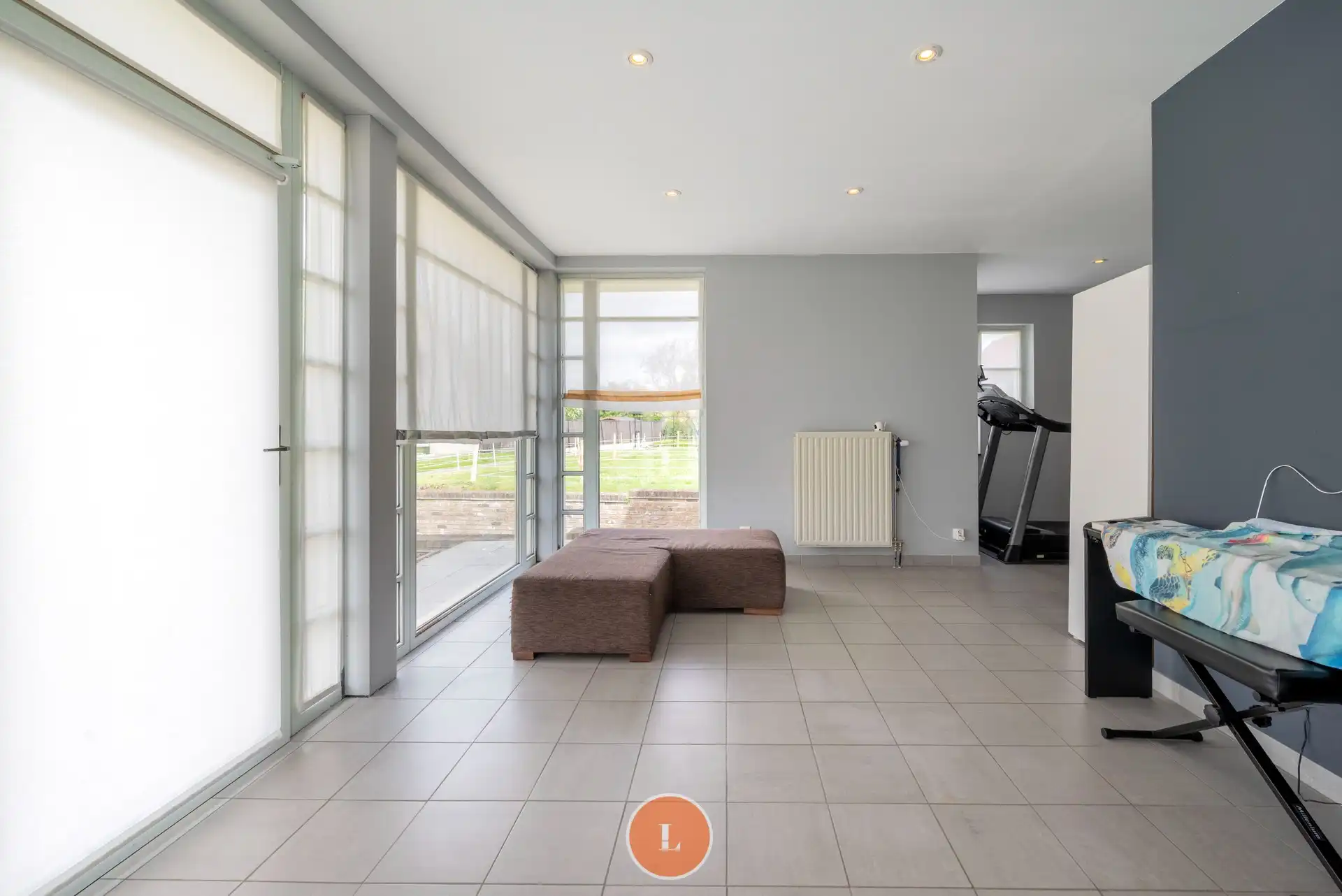 Prachtige villa met praktijkruimte en zonnepanelen op toplocatie in Menen foto 12