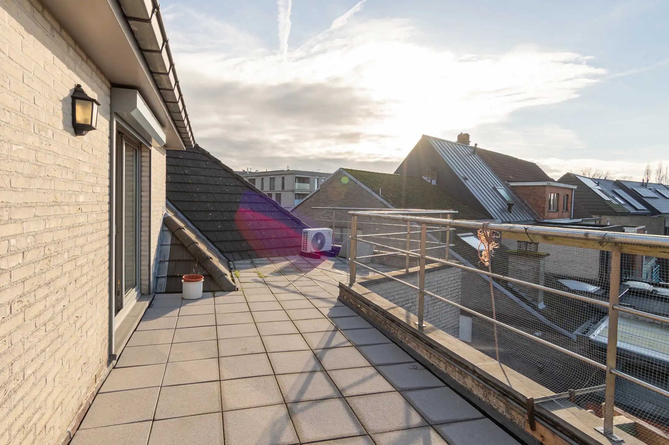 Ruim 2 slaapkamer dakappartement met terras en garage  foto 12