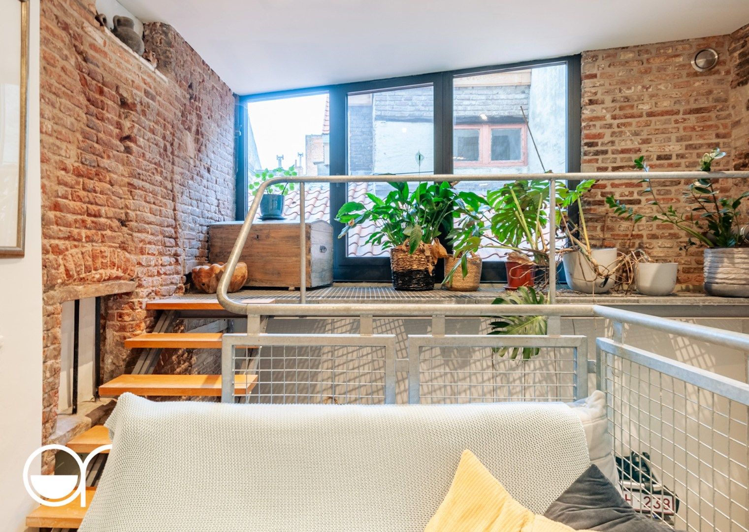 Gerenoveerde historische trapgevelwoning op unieke locatie foto 8