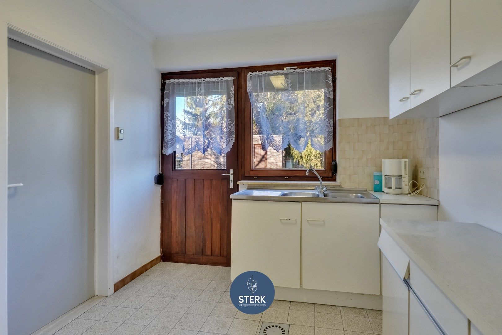 OP TE KNAPPEN GEZINSWONING MET VEEL POTENTIEEL NABIJ MAASTRICHT !  foto 7