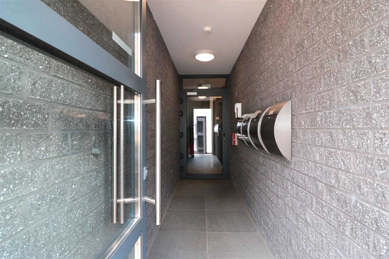 Triplex met groot zuidterras, garage, nabij E314 foto 44