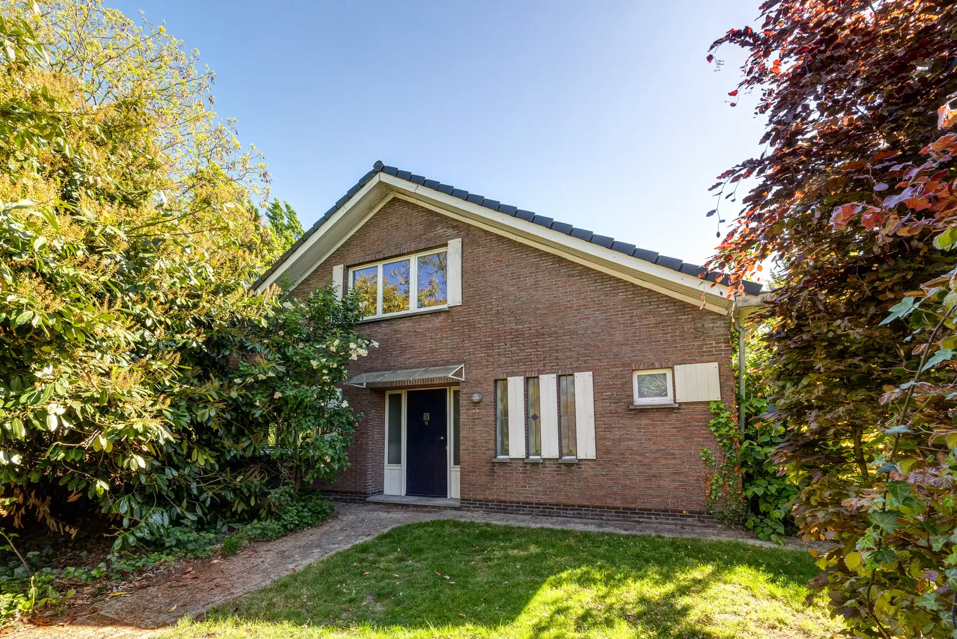 Ruime, te renoveren laagbouwvilla in doodlopende straat. foto 23