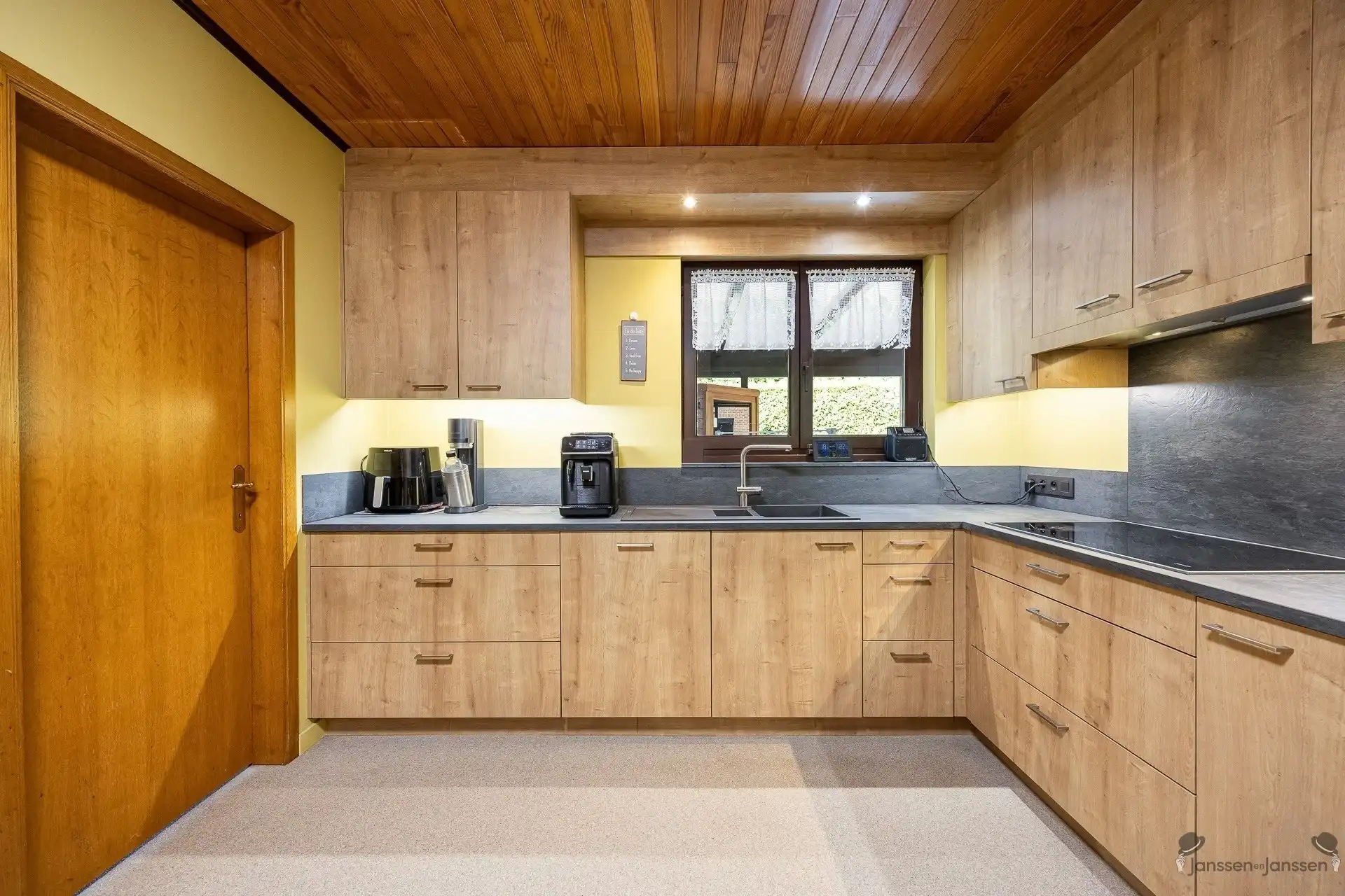 Ruime villa met magazijn op 1.650 m² in Kapellen foto 9