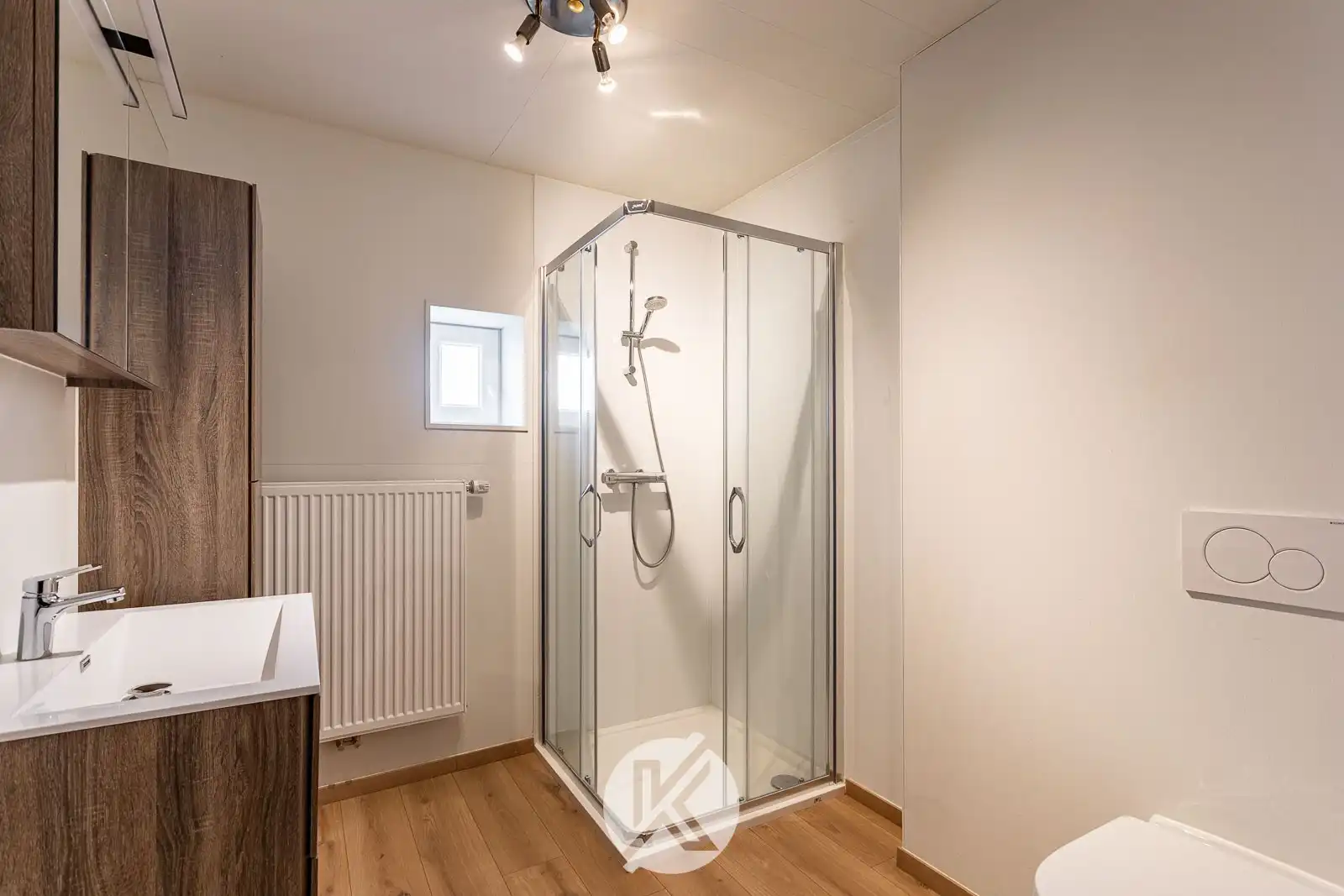 Veelzijdige eigendom met handelsruimte en bel-etagewoning foto 17