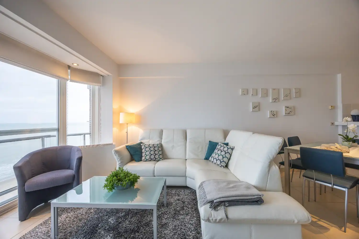 Luxe appartement op de zeedijk met panoramisch zeezicht en zuidgericht terras foto 11