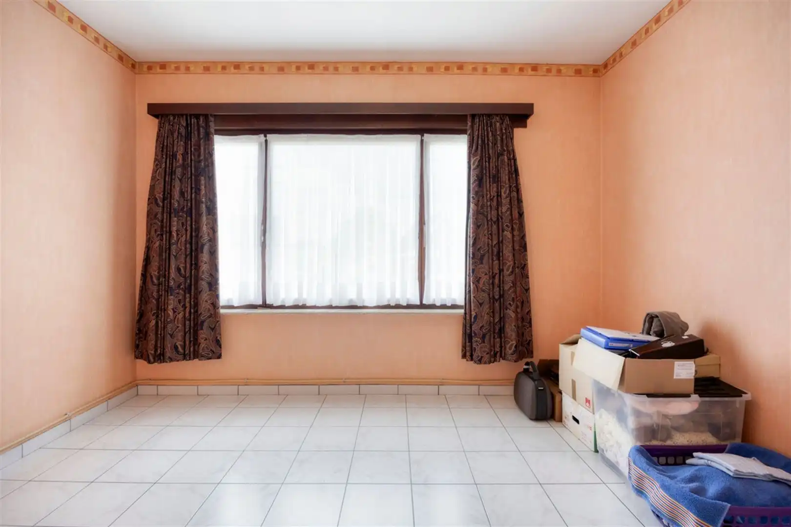 Rustig gelegen, op te frissen halfopen bebouwing met 3 slaapkamers op een perceel van 672 m². foto 10