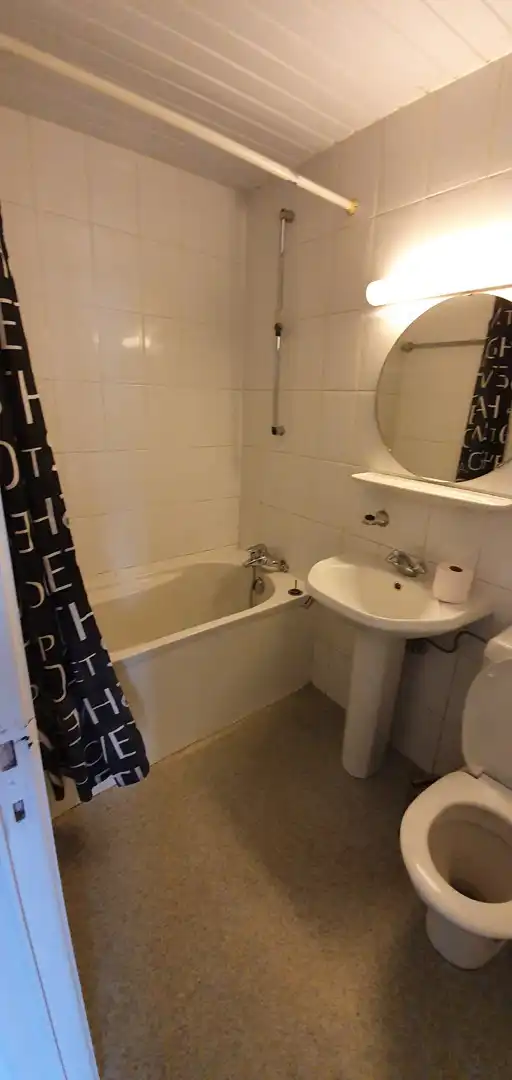 Moderne bemeubelde studio foto 9