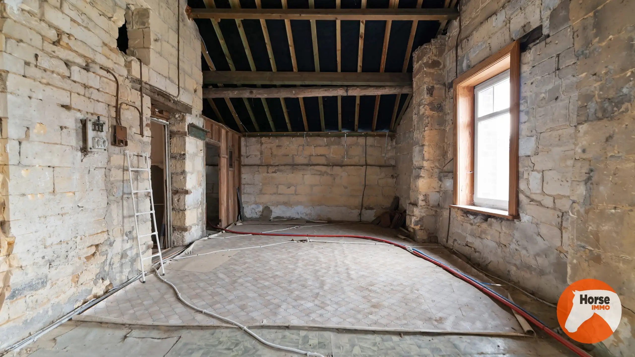 RIEMST - Te renoveren woning met stalling foto 16