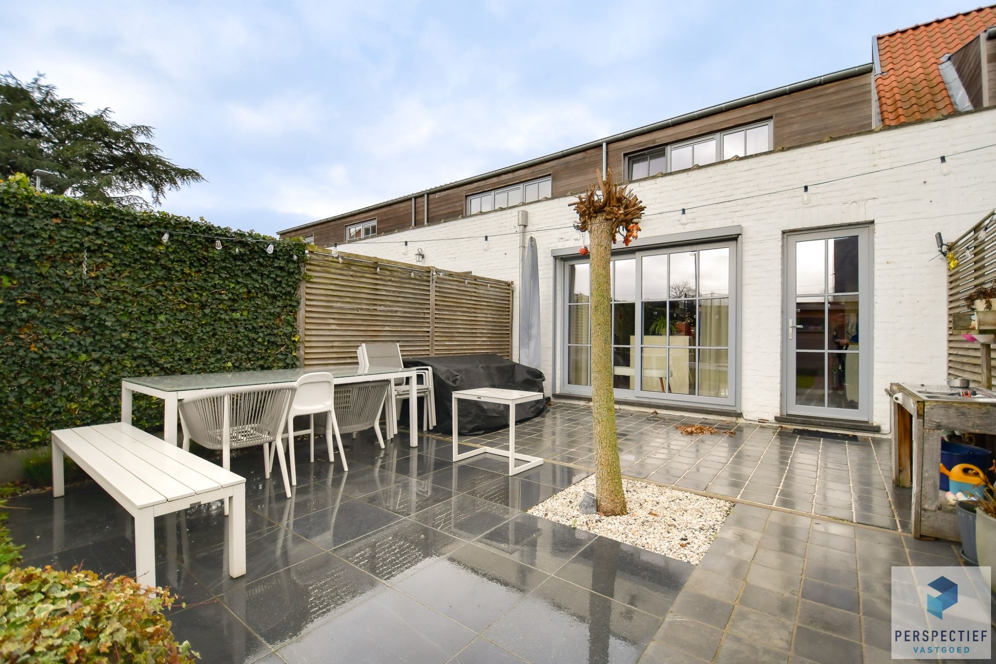 Ruim gerenoveerde woning met 2 slaapkamers, terras, tuin en parkeermogelijkheid foto 14