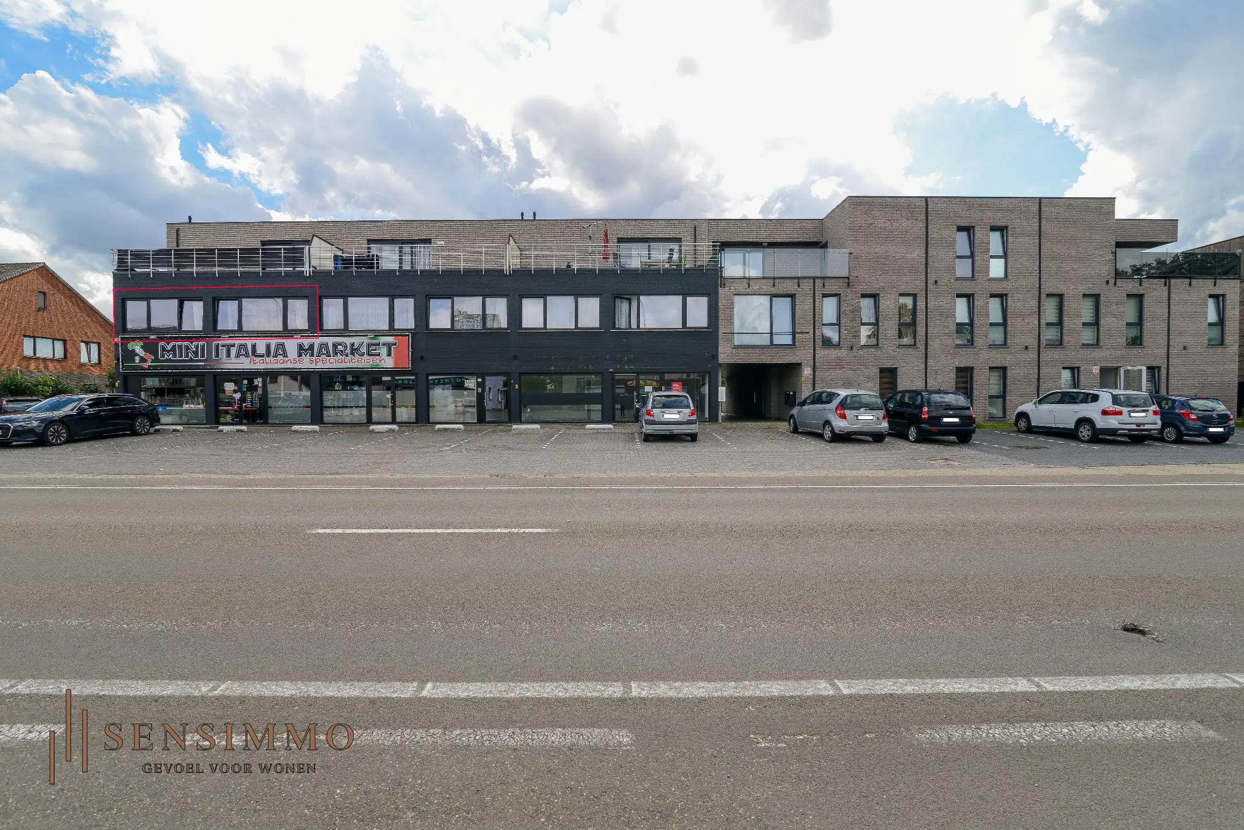 Tweeslaapkamer appartement met parking en kelderberging foto {{pictureIndex}}