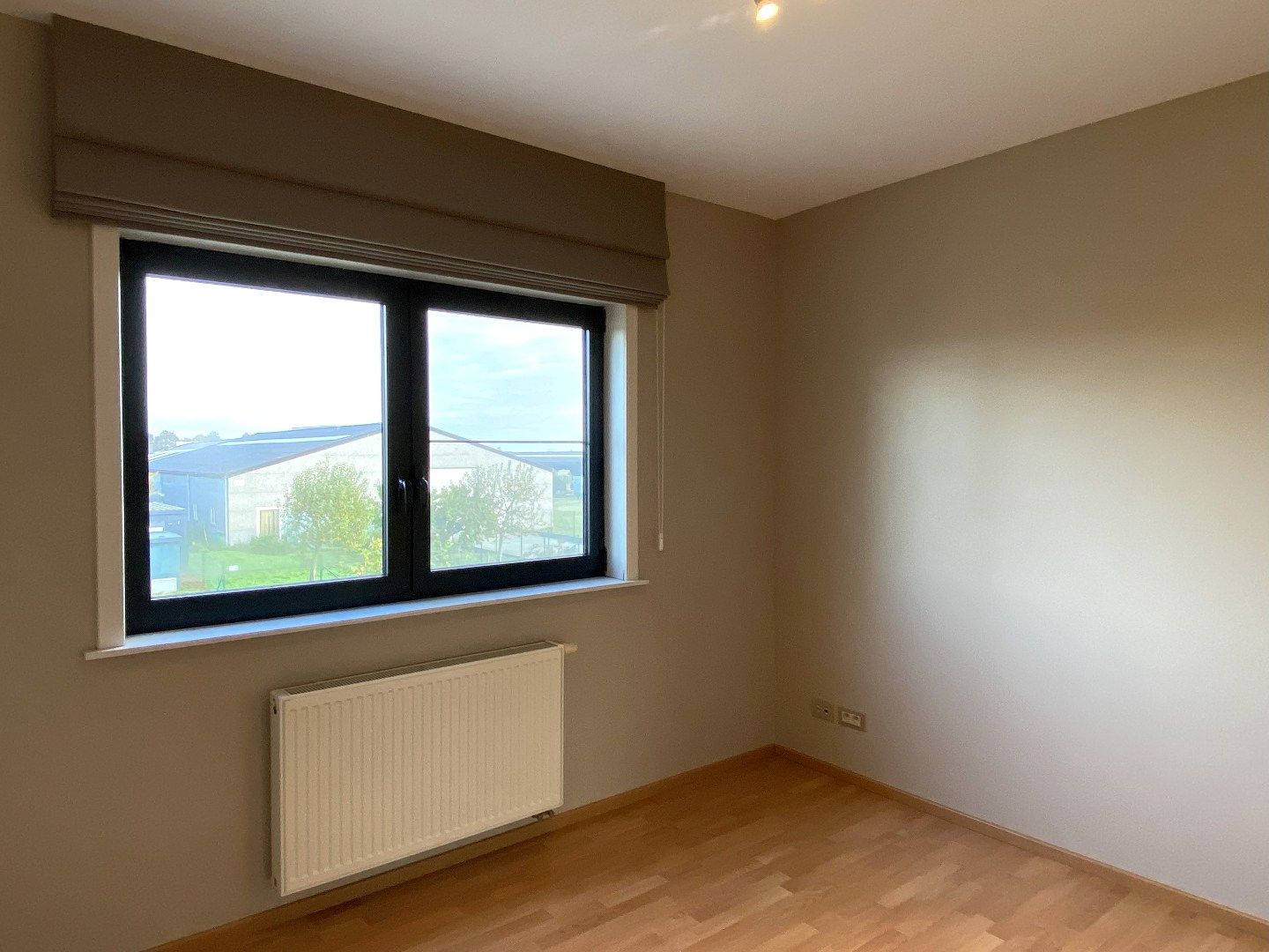 INSTAPKLARE CONCIËRGEWOONST MET TERRAS EN STAANPLAATS!! foto 13