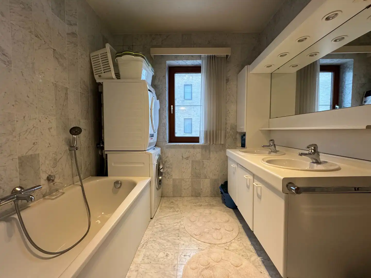 Ruim appartement met 3 slaapkamers én garage te huur in Genk centrum! foto 11