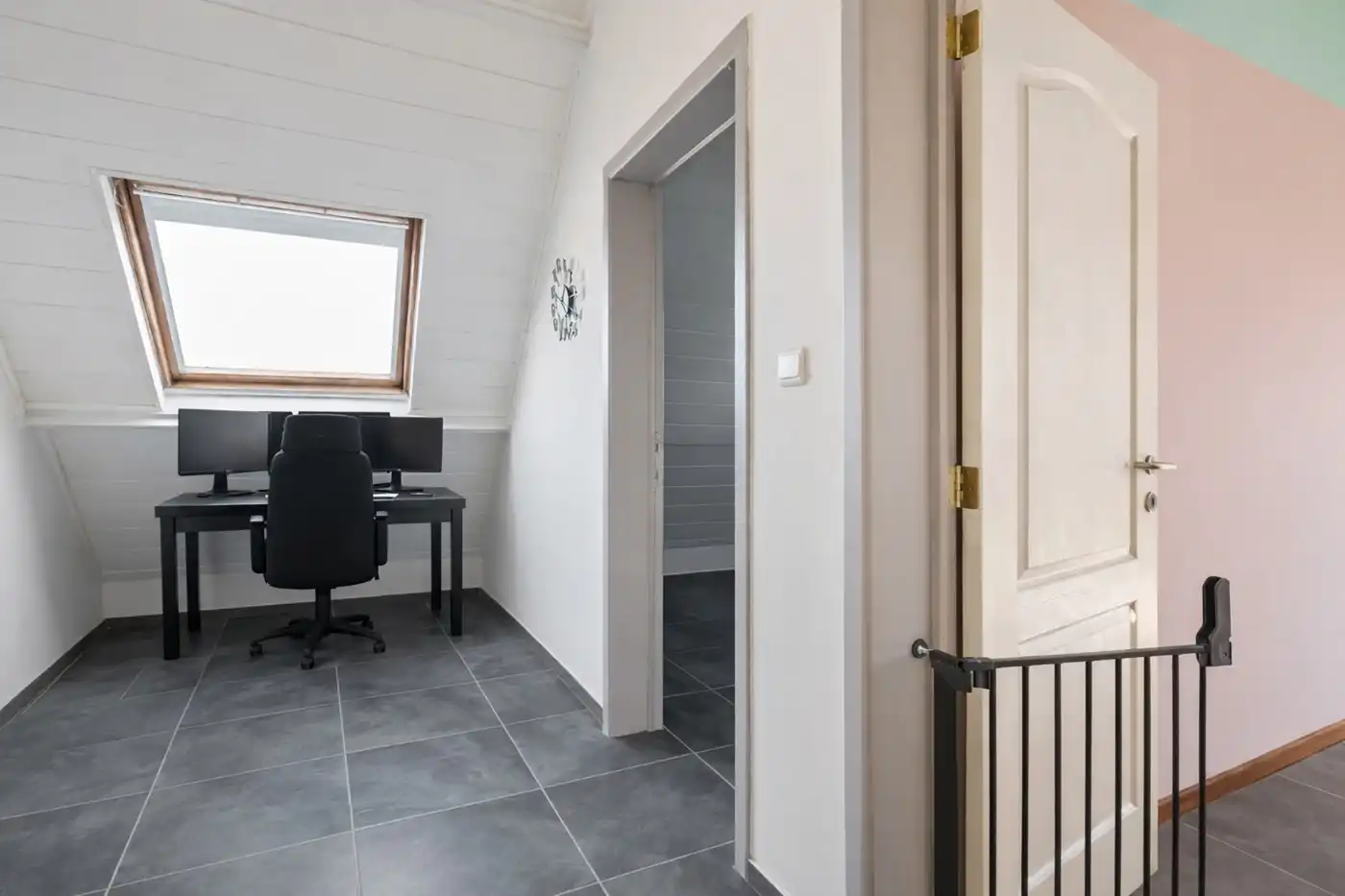 Praktijkruimte/winkel met bovenliggend duplex-appartement in het centrum van Berendrecht foto 11