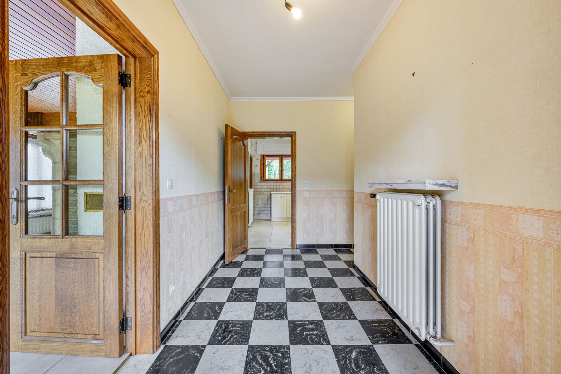 Goed onderhouden woning met 3 kamers, 2 garages en tuin. foto 6