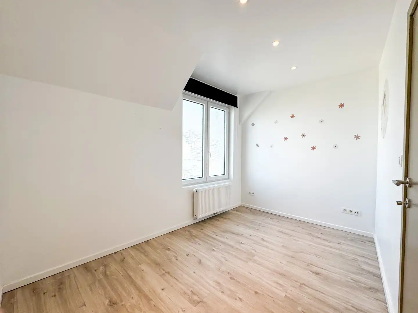 Mooi afgewerkte rijwoning met 3 slaapkamers, tuin en garage op toplocatie! foto 14