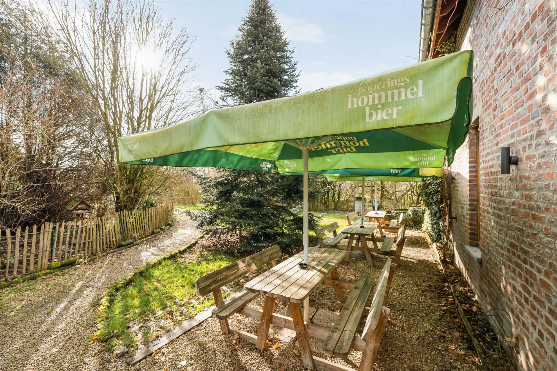 Hoeve met handelsruimte en woning, ideaal gelegen! foto 6