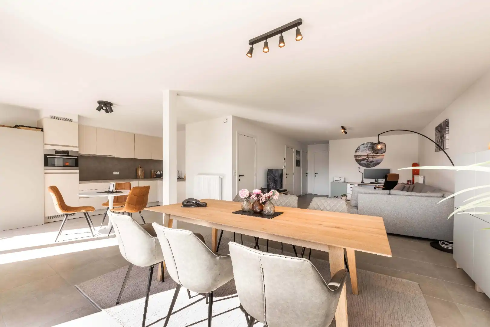 PERFECT ONDERHOUDEN APPARTEMENT (BJ 2018) MET STAANPLAATS & KELDER foto 5