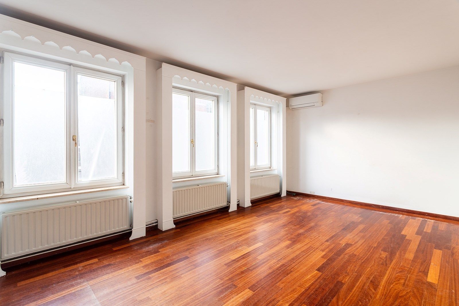 Charmante herenwoning of kantoorgebouw met zicht op de Waalsekaai foto 23