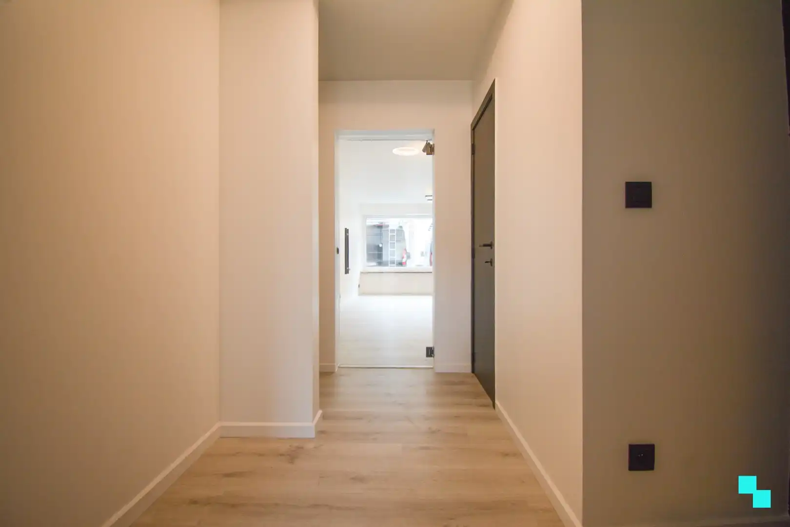Instapklaar gelijkvloers appartement met garage te Roeselare foto 4