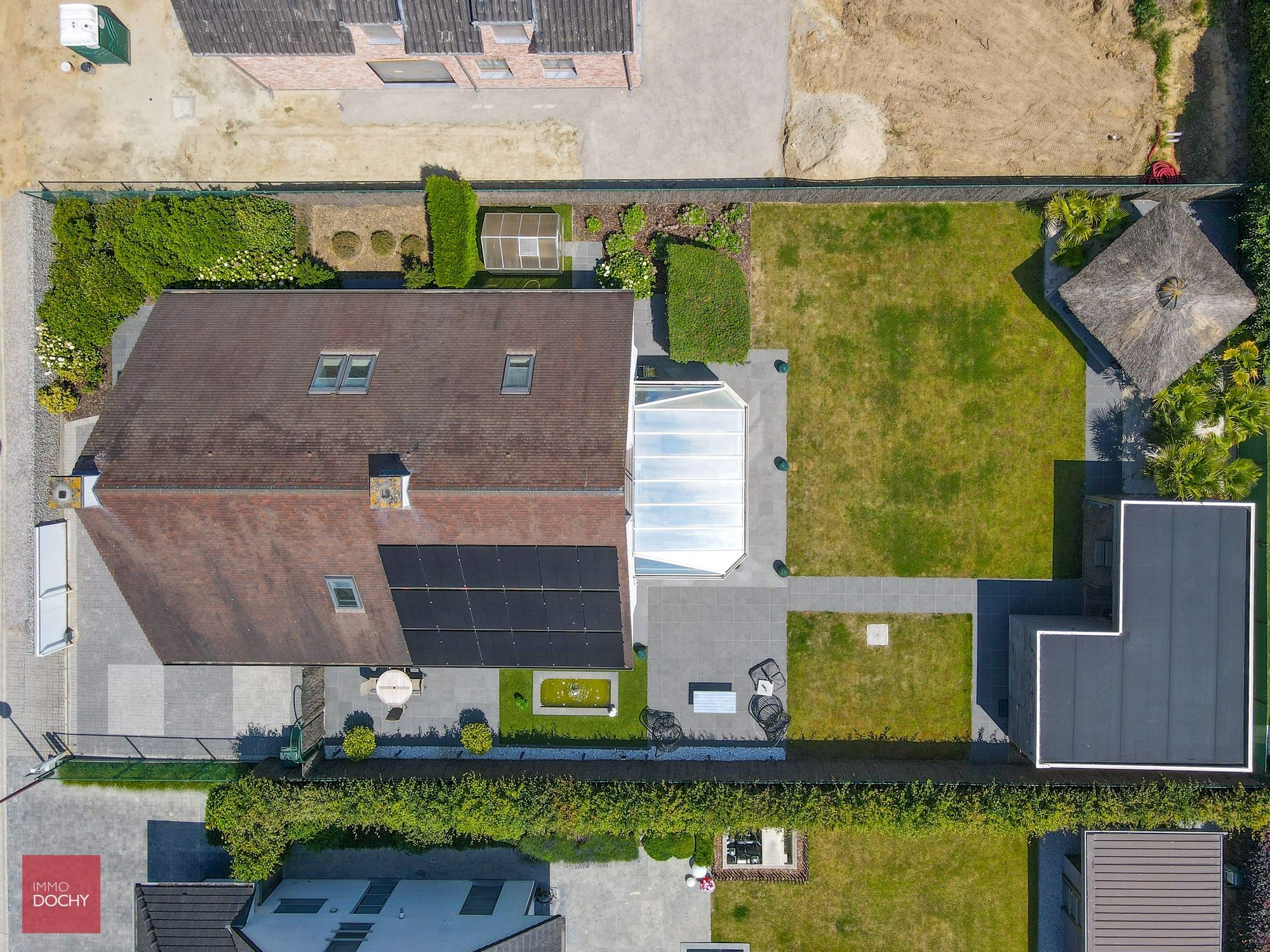 Verzorgde villa met orangerie in doodlopende straat foto 3