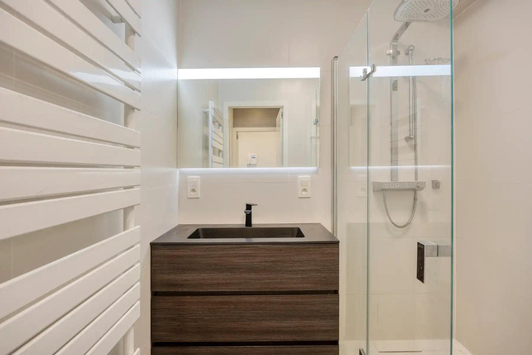 Modern en energiezuinig gelijkvloers appartement vlabij centrum foto 21