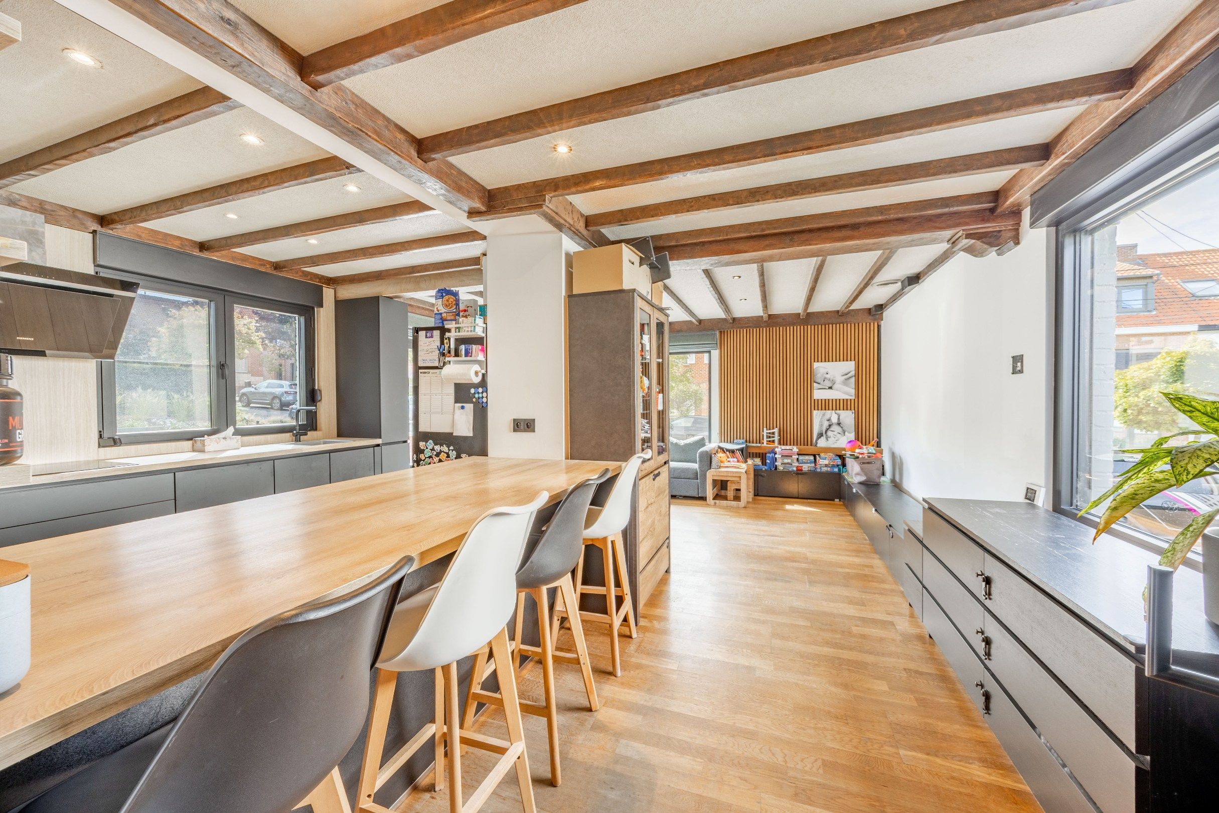 ALLEENSTAANDE GELIJKVLOERSE WONING MET MAGAZIJN EN COMMERCIELE RUIMTE foto 7