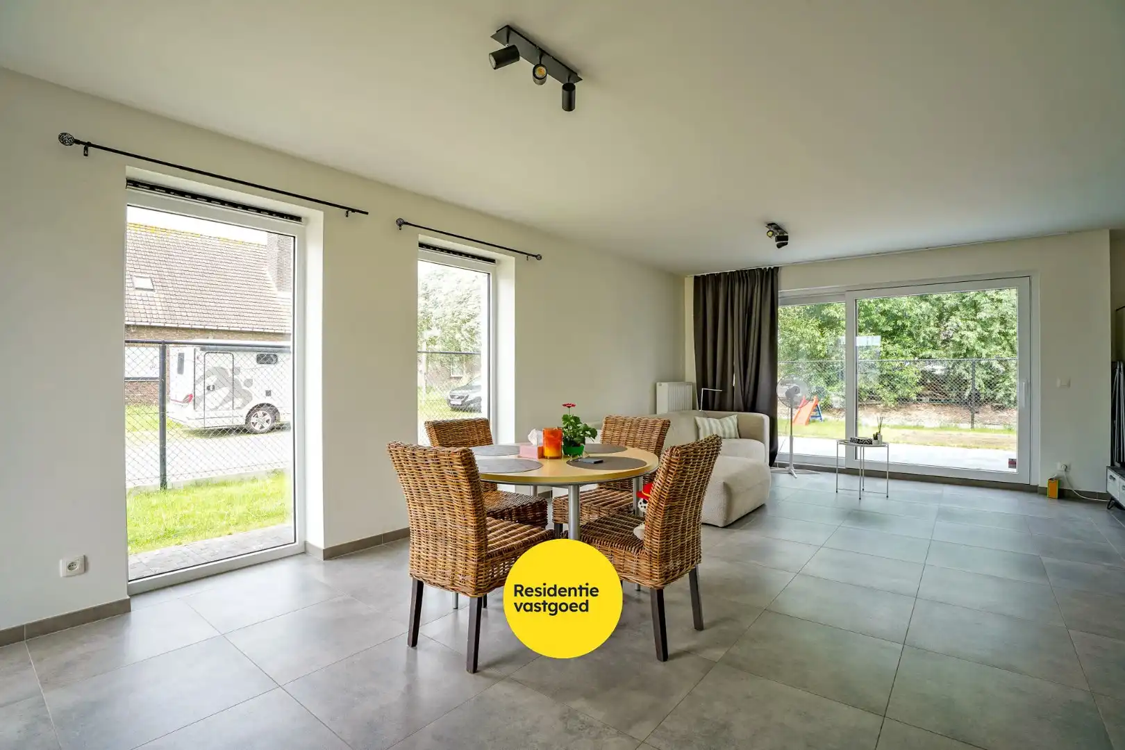 Ruime energiezuinige recente halfopen bebouwing  (2024) met inpandige garage op 258m² gelegen te Houthulst. foto 8