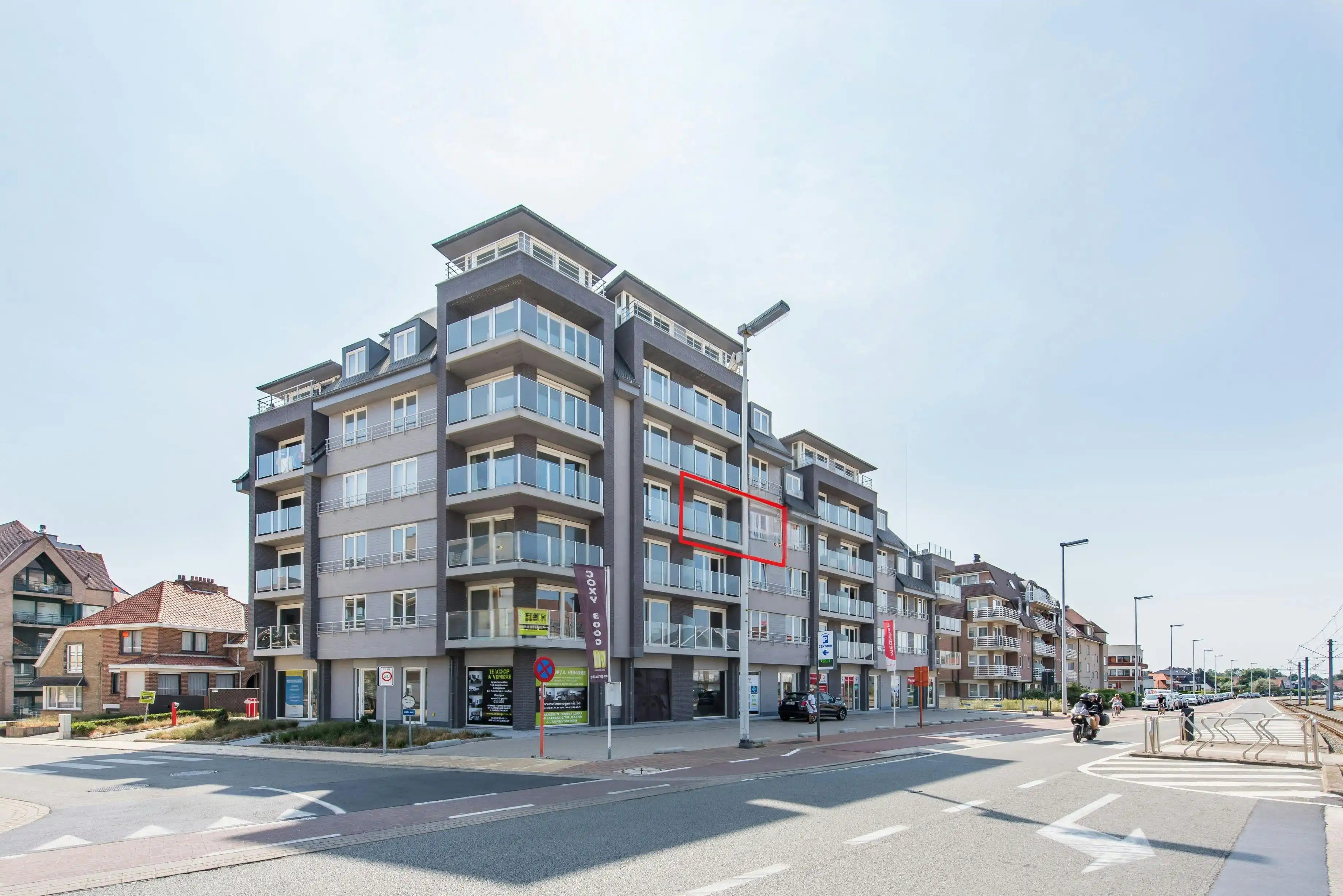 Ruim appartement (94m²) met 2 slaapkamers in Koksijde-Bad foto {{pictureIndex}}
