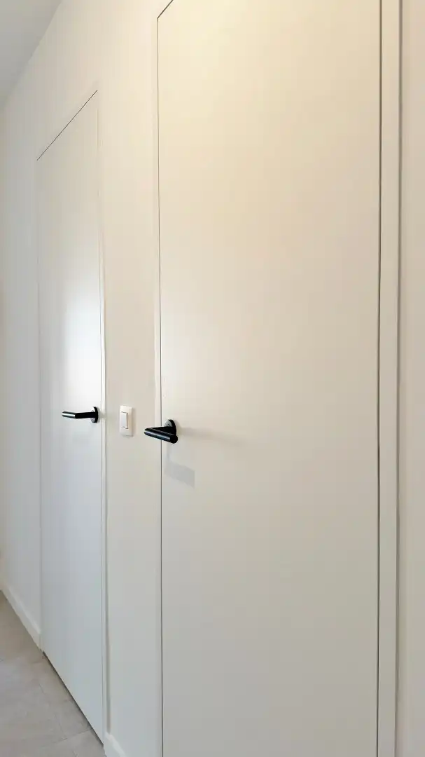 Stijlvol gerenoveerd appartement op toplocatie in het centrum van Ieper. foto 5