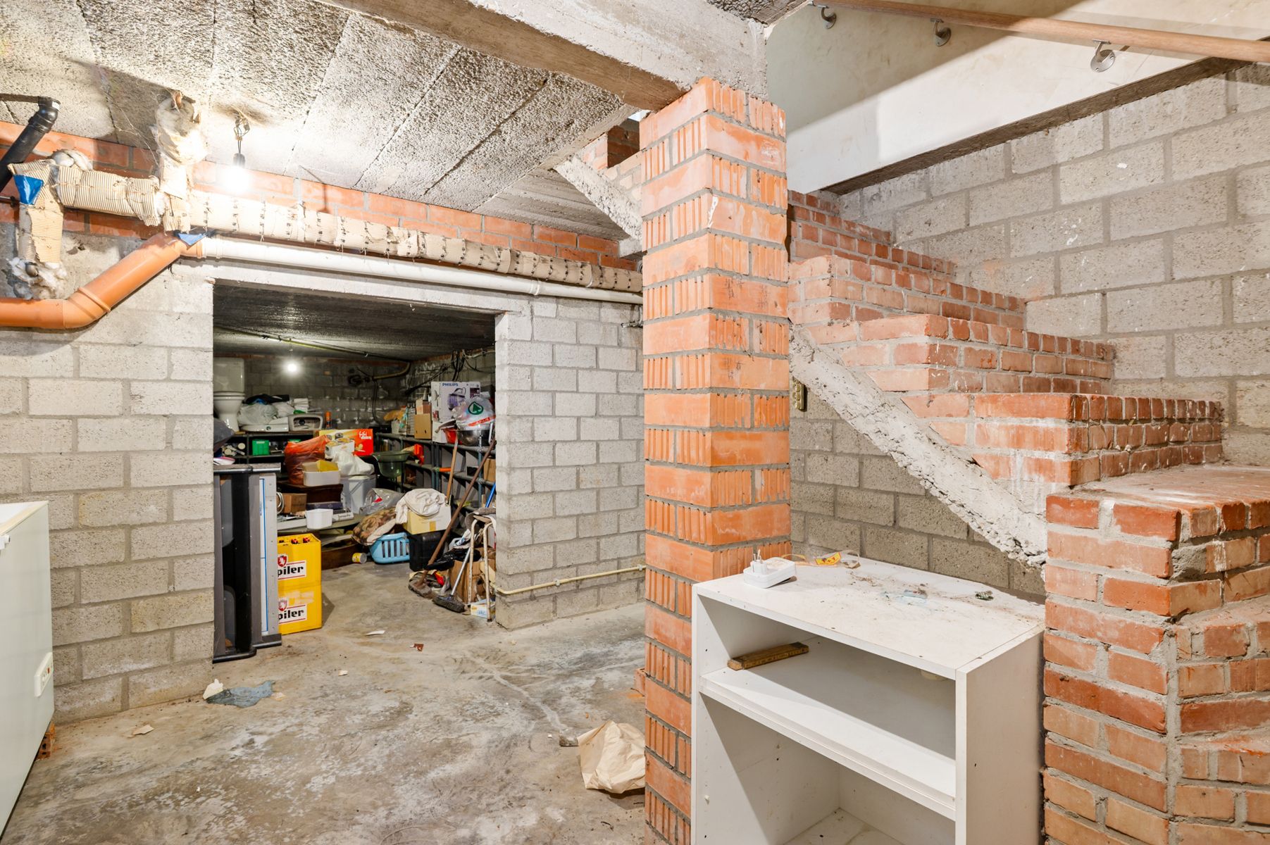 Ruime gezinswoning met bijgebouw en tuin op 694m2 grond foto 17