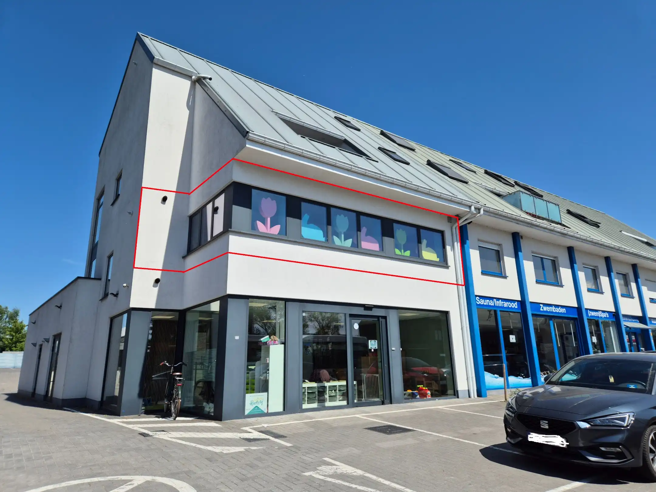 Kantoorruimte op de eerste verdieping. foto {{pictureIndex}}