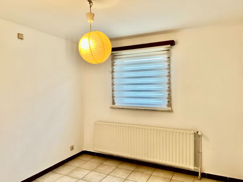 NABIJ UZ GENT, GELIJKVLOERSAPPARTEMENT MET 2 SLAAPKAMERS EN GARAGE. foto 12