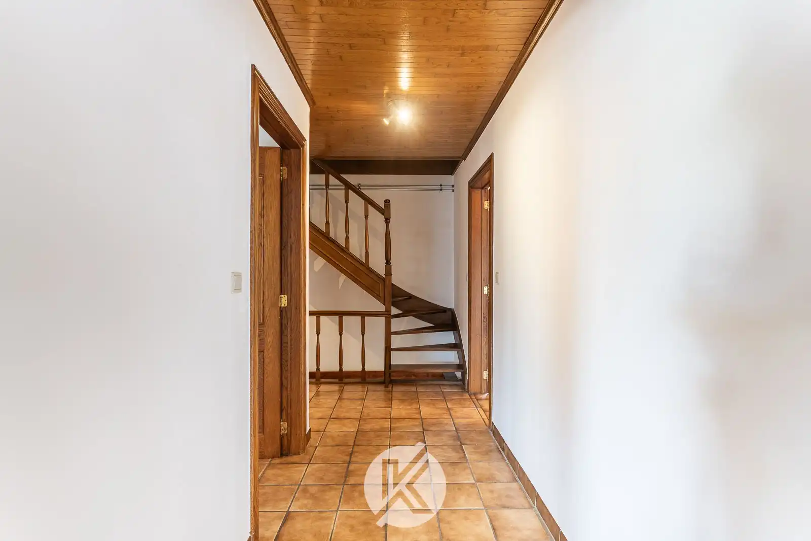 Veelzijdige eigendom met handelsruimte en bel-etagewoning foto 18