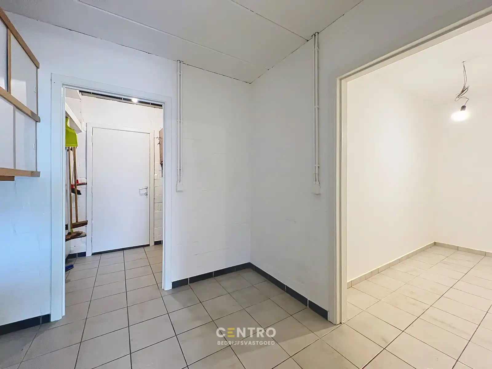 Magazijn met woning in Oostnieuwkerke mét uitbreidingsmogelijkheden - Ideaal voor combinatie wonen en werken. foto 39